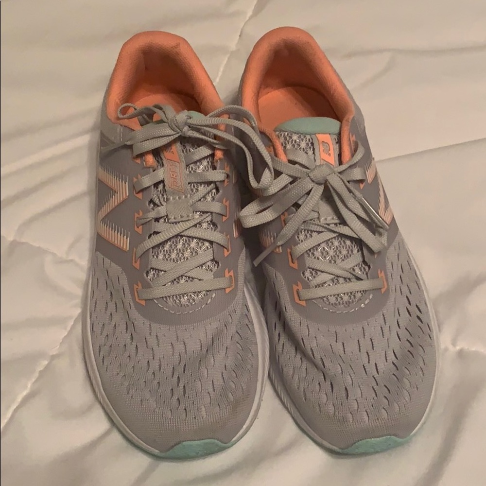 New Balance tennis shoes